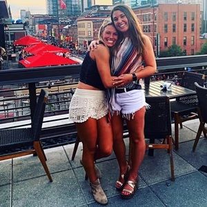 Meet your Posher, Lauren